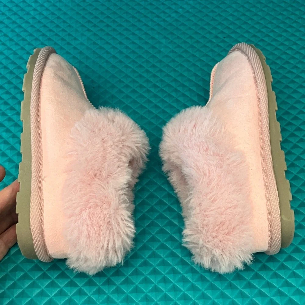 Like New CAT & JACK Girls Mollie Faux Fur Cuff Scuff Slippers | 12